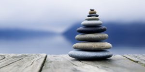 Steinpyramiede am Meer